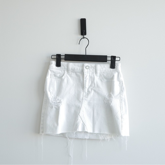 Hollister High-Rise Mini Skirt White Denim Raw Hem Size US 00 - Picture 1 of 5